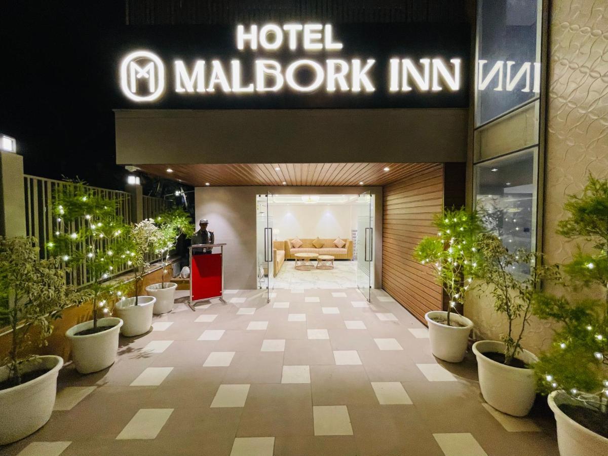 Hotel Malbork Inn @ Janakpuri Delhi  Exteriör bild